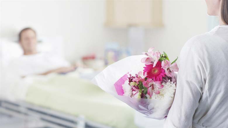 گلی که برای عیادت بیمار می بریم بهتر است چه رنگی باشد